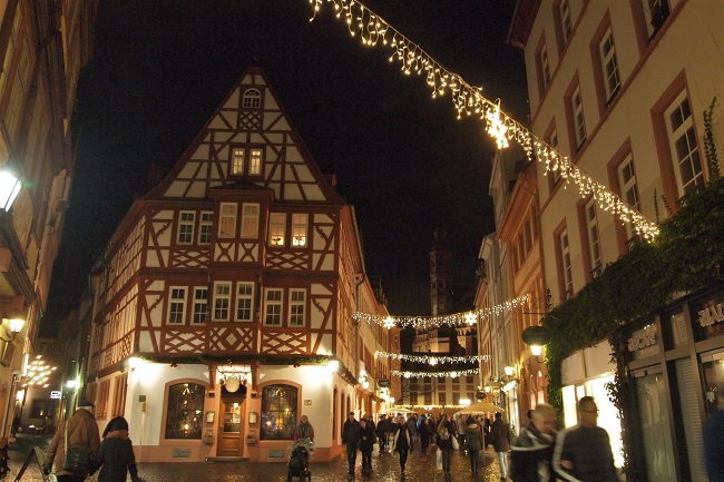 ワインとグーテンベルクの町マインツの星降るクリスマスマーケット Good Time Germany